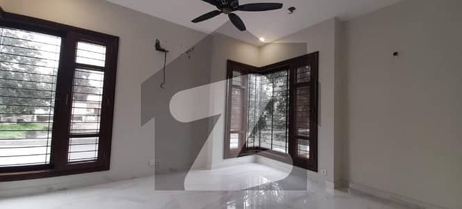 Bungalow Available For Rent Ground+One 1000 Yard 6 Bed Drawing Dining With 2 Kitchen Lush Green Garden And Huge 4to 5 Car Parking Space Well Maintained Condition