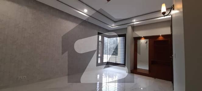 Bungalow Available For Rent Ground+One 1000 Yard 6 Bed Drawing Dining With 2 Kitchen Lush Green Garden And Huge 4to 5 Car Parking Space Well Maintained Condition