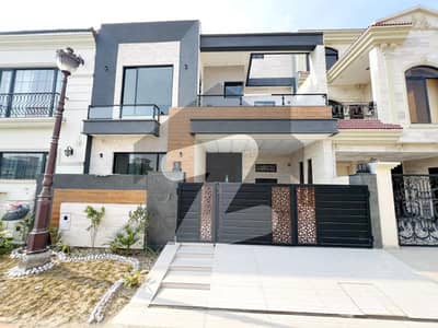 Spacious 8 Marla House For Sale A Perfect Family Home