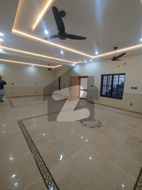 1 Kanal Basement Is Available