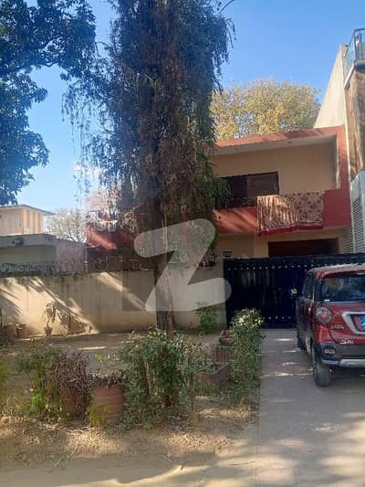 جی ۔ 8/2 جی ۔ 8,اسلام آباد میں 4 کمروں کا 11 مرلہ مکان 11.0 کروڑ میں برائے فروخت۔