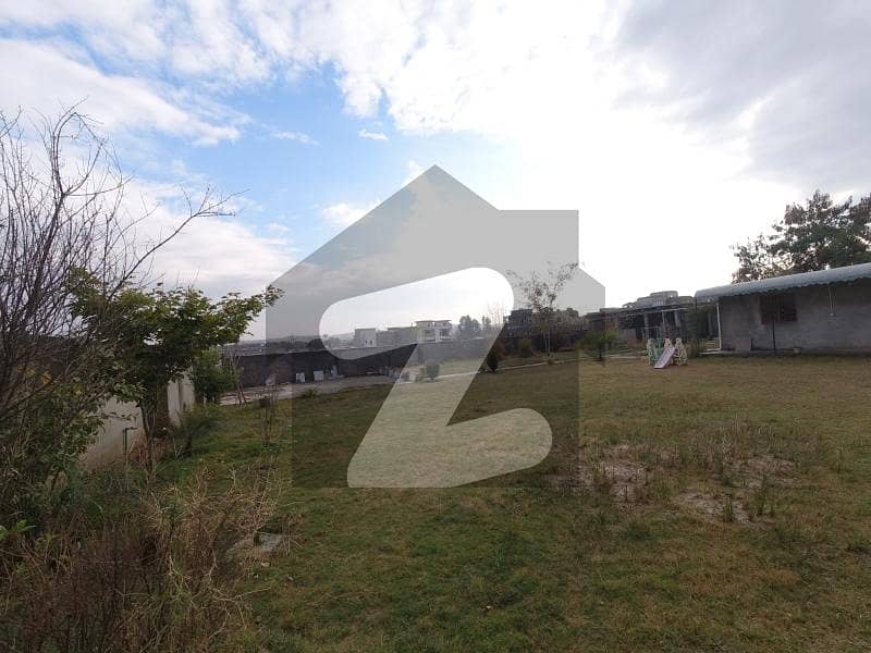 Urgent Sale 2.5 Kanal Beautiful Farm House B-17 Islamabad Urgent Sale 2.5 Kanal Beautiful Farm House B-17 Islamabad