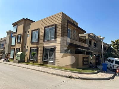 بحریہ ٹاؤن فیز 3 بحریہ ٹاؤن راولپنڈی,راولپنڈی میں 5 کمروں کا 10 مرلہ مکان 4.2 کروڑ میں برائے فروخت۔