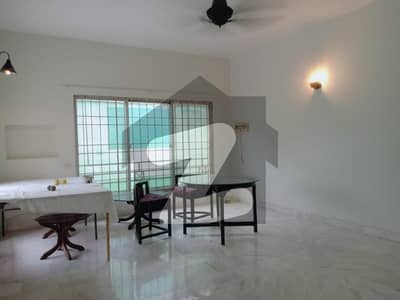 F11/4 500 Sq. Yd House Very Reasonable Price