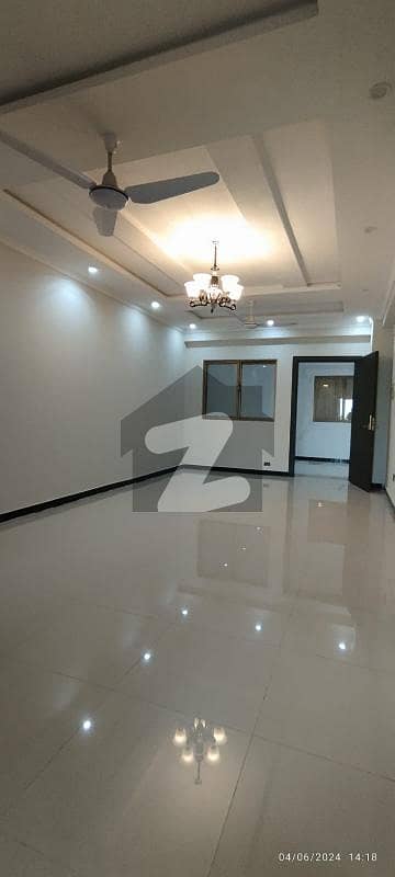 ای ۔ 11 اسلام آباد میں 2 کمروں کا 6 مرلہ فلیٹ 1.7 کروڑ میں برائے فروخت۔