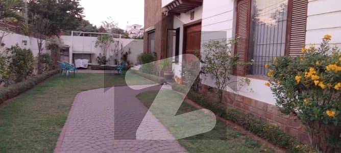 LUXURY 1000 YARDS BANGLOW FOR SALE LUXURY 1000 YARDS BANGLOW FOR SALE