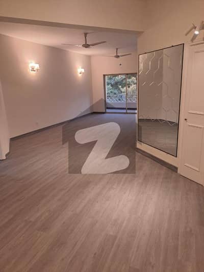 ڈپلومیٹک انکلیو اسلام آباد میں 2 کمروں کا 7 مرلہ فلیٹ 6.35 کروڑ میں برائے فروخت۔