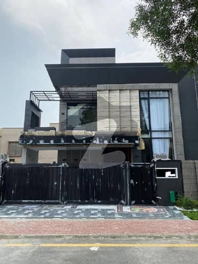 بحریہ ٹاؤن جاسمین بلاک بحریہ ٹاؤن سیکٹر سی,بحریہ ٹاؤن,لاہور میں 5 کمروں کا 10 مرلہ مکان 2.85 کروڑ میں برائے فروخت۔ بحریہ ٹاؤن جاسمین بلاک بحریہ ٹاؤن سیکٹر سی,بحریہ ٹاؤن,لاہور میں 5 کمروں کا 10 مرلہ مکان 2.85 کروڑ میں برائے فروخت۔