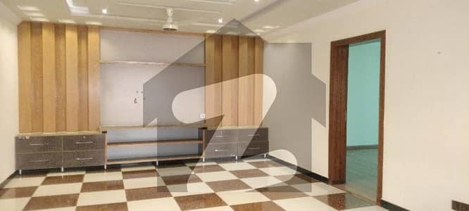 بحریہ ٹاؤن فیز 2 بحریہ ٹاؤن راولپنڈی,راولپنڈی میں 5 کمروں کا 12 مرلہ مکان 4.5 کروڑ میں برائے فروخت۔