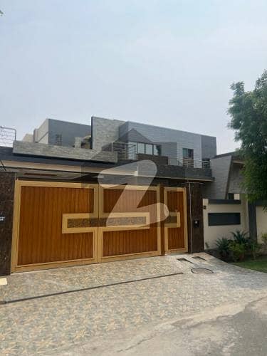 یونیورسٹی ٹاؤن فیصل آباد میں 5 کمروں کا 1 کنال مکان 6.75 کروڑ میں برائے فروخت۔
