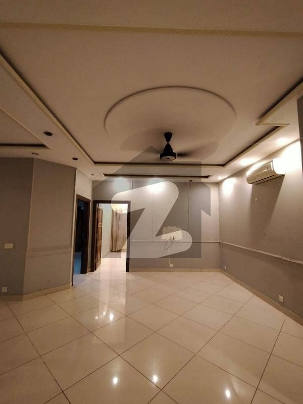 Bulding For Rent In Gulberg