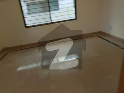 500 YARDS WELLMAINTAIND BANGLOW FOR RENT PHASE 6
