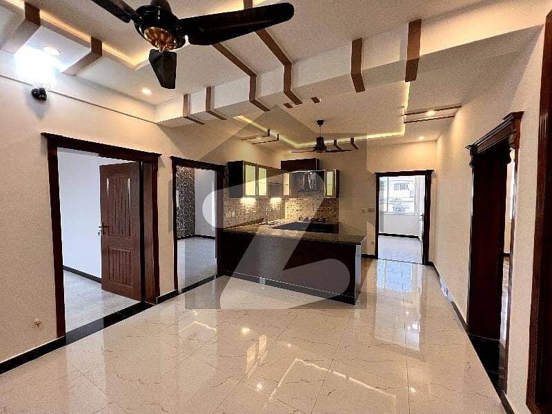 Beautiful Luxury Flat on 3rd floor with rooftop