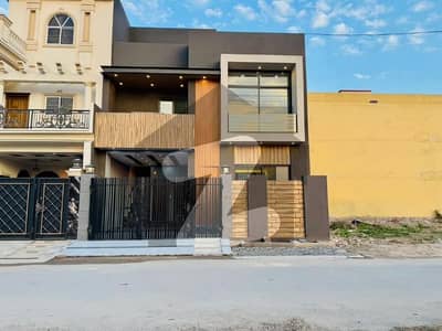 الرحمان فیز 2 - بلاک جے الرحمان گارڈن فیز 2,الرحمان گارڈن,لاہور میں 5 کمروں کا 6 مرلہ مکان 2.3 کروڑ میں برائے فروخت۔ الرحمان فیز 2 - بلاک جے الرحمان گارڈن فیز 2,الرحمان گارڈن,لاہور میں 5 کمروں کا 6 مرلہ مکان 2.3 کروڑ میں برائے فروخت۔