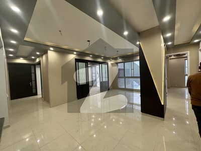 لکی وَن آپارٹمنٹ راشد منہاس روڈ,کراچی میں 4 کمروں کا 13 مرلہ فلیٹ 1.75 لاکھ میں کرایہ پر دستیاب ہے۔