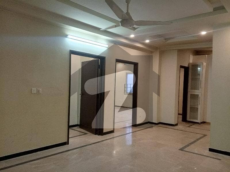 بحریہ ٹاؤن ۔ سفاری ولاز بحریہ ٹاؤن راولپنڈی,راولپنڈی میں 3 کمروں کا 6 مرلہ فلیٹ 45.0 ہزار میں کرایہ پر دستیاب ہے۔