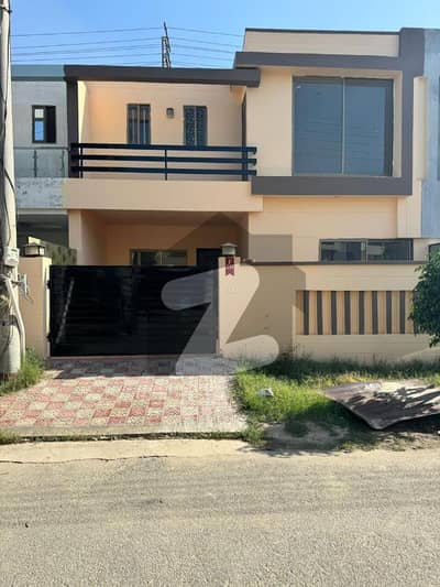 بش ایگزیکٹو ولاز ملتان میں 4 کمروں کا 5 مرلہ مکان 60.0 ہزار میں کرایہ پر دستیاب ہے۔