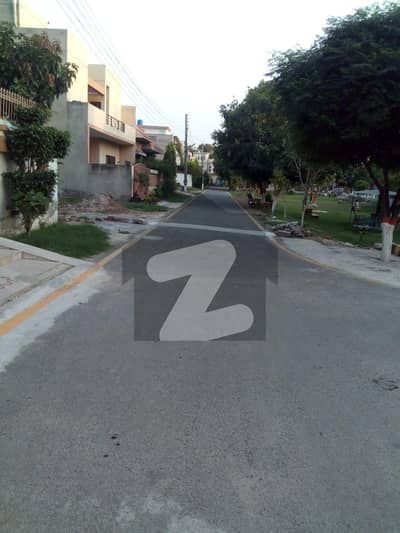 Ideal Location Plot Sunny Park Near Pcsir Phase-2 Shukat Khanum LHR