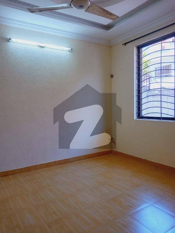 25*40 Upper Portion Available For Rent In G-14 25*40 Upper Portion Available For Rent In G-14