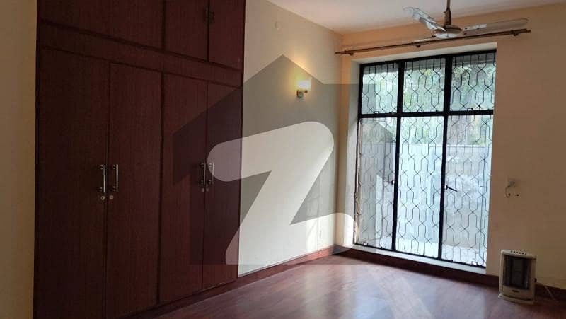 1 Kanal Facing Park House Best Location 1 Kanal Facing Park House Best Location