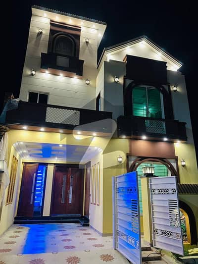 پارک ویو سٹی ۔ ایگزیکٹو بلاک پارک ویو سٹی,لاہور میں 4 کمروں کا 5 مرلہ مکان 2.15 کروڑ میں برائے فروخت۔