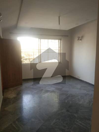 10 Marla Upper Portion In Super Town Separate Entrance