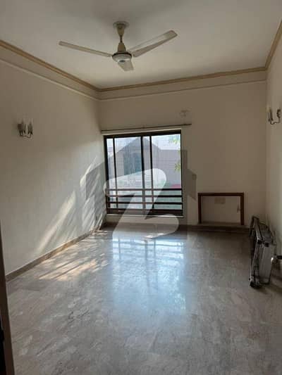 One Kanal 3 Bedrooms Upper Portion For Rent - DHA Phase 4