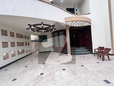 واپڈا ٹاؤن گوجرانوالہ میں 6 کمروں کا 1 کنال مکان 1.7 لاکھ میں کرایہ پر دستیاب ہے۔