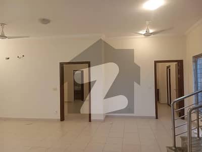 Quaid Villa for Sale: Prime Location in Precinct 2