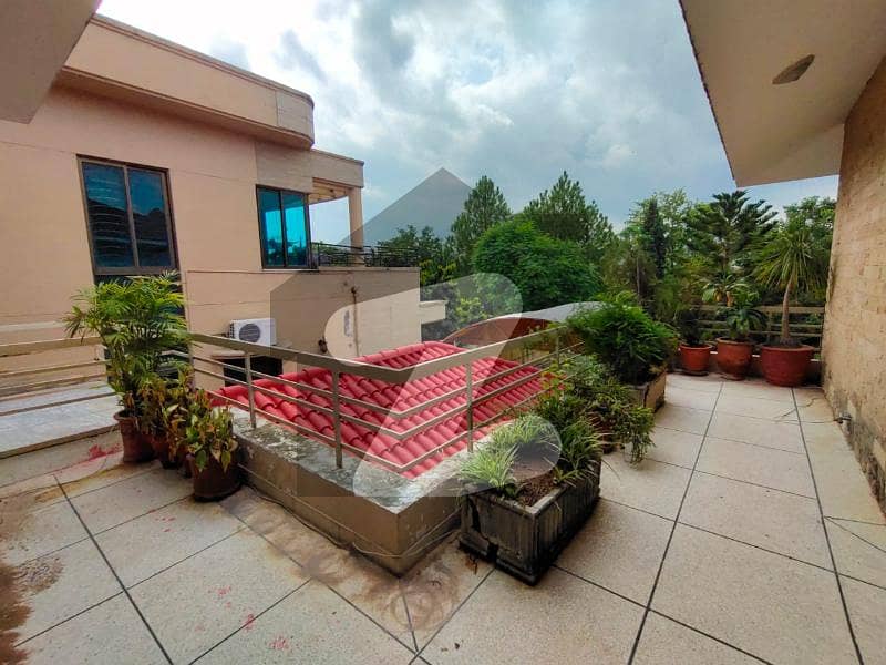 F11 666 SQ Yd DOUBLE STORY HOUSE WITH BASEMENT MARBLED FLOOR 5BEDS 2KITCHENS F11 666 SQ Yd DOUBLE STORY HOUSE WITH BASEMENT MARBLED FLOOR 5BEDS 2KITCHENS