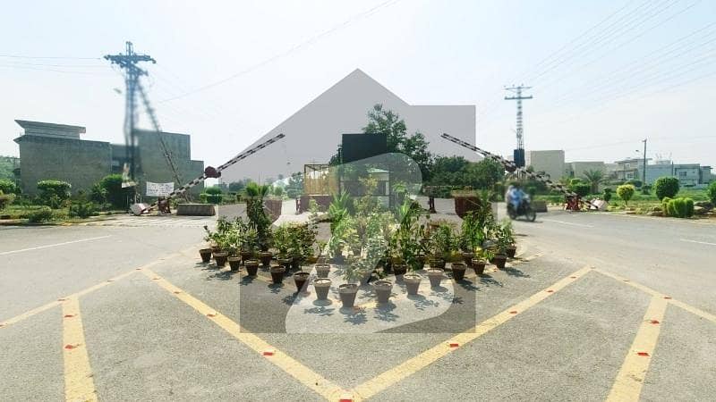 COMMERCIAL PLOT ON MAIN BOULEVARD COMMERCIAL PLOT ON MAIN BOULEVARD