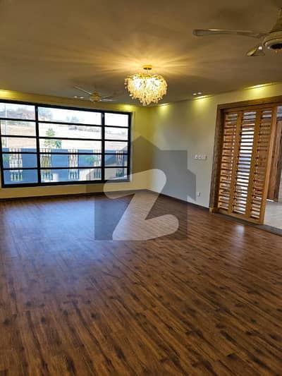 BEAUTIFUL HOUSE DOUBLE UNIT SOLID CONSTRUCTION