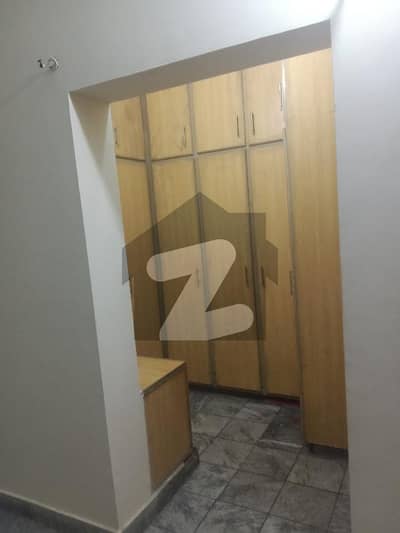 Flat Available For Family , Bachelor And Female Flat Available For Family , Bachelor And Female