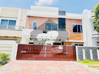 ایف ۔ 17 اسلام آباد میں 6 کمروں کا 10 مرلہ مکان 3.35 کروڑ میں برائے فروخت۔