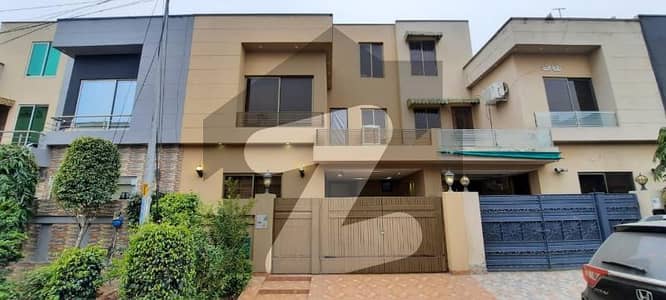 5 MARLA BEAUTIFUL HOUSE FOR SALE IN ALI BLOCK SECTOR B BAHRIA TOWN LAHORE