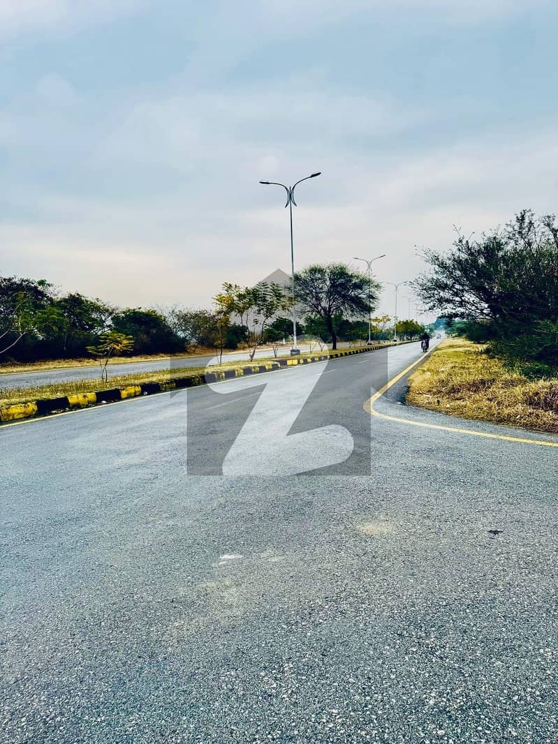CORNER PLOT 30x60 FOR SALE EXTRA LAND CORNER PLOT 30x60 FOR SALE EXTRA LAND
