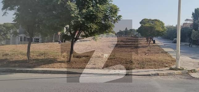 زرج سکیم ۔ سیکٹر سی زراج ہاؤسنگ سکیم,اسلام آباد میں 10 مرلہ رہائشی پلاٹ 1.85 کروڑ میں برائے فروخت۔