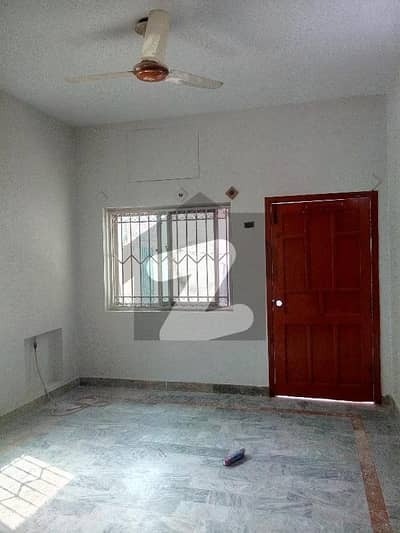 جی ۔ 11 اسلام آباد میں 3 کمروں کا 8 مرلہ بالائی پورشن 82.0 ہزار میں کرایہ پر دستیاب ہے۔