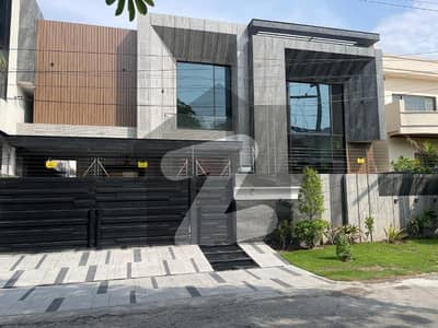 1 Kanal vip vip House for sale in NFC society  price negotiable sivemeg pool