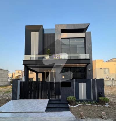 5-Marla Brand New Solid Constructed Ultra Modern Villa Near Park For Sale In DHA Lahore 5-Marla Brand New Solid Constructed Ultra Modern Villa Near Park For Sale In DHA Lahore