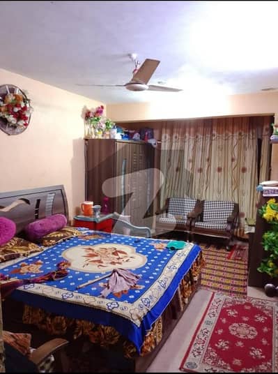گلبرگ ٹاؤن کراچی میں 8 کمروں کا 5 مرلہ مکان 3.3 کروڑ میں برائے فروخت۔