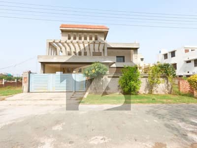 1 Kanal Gray Structure House For Sale
