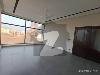 بی ۔ 17 اسلام آباد میں 4 کمروں کا 1 کنال بالائی پورشن 1.2 لاکھ میں کرایہ پر دستیاب ہے۔