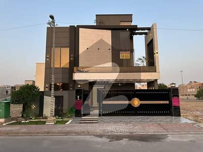 بحریہ ٹاؤن رفیع بلاک بحریہ ٹاؤن سیکٹر ای,بحریہ ٹاؤن,لاہور میں 5 کمروں کا 10 مرلہ مکان 2.85 کروڑ میں برائے فروخت۔