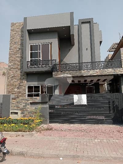 10 Marla Double Unit Unfurnished New House Available For Rent