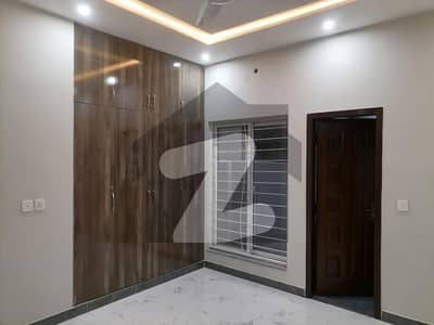 Prime Location 10 Marla Upper Portion available for rent in Central Park - Block D, Lahore