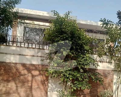 ایف ۔ 7 اسلام آباد میں 4 کمروں کا 1 کنال مکان 6.0 لاکھ میں کرایہ پر دستیاب ہے۔