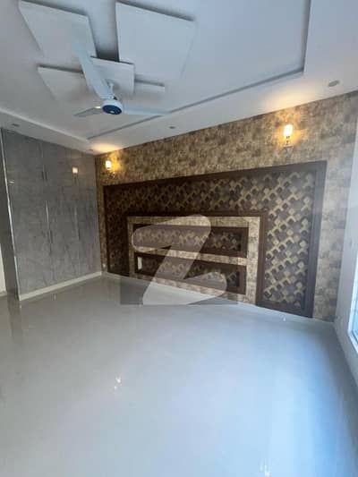 بحریہ ٹاؤن فیز 8 بحریہ ٹاؤن راولپنڈی,راولپنڈی میں 5 کمروں کا 7 مرلہ مکان 70.0 ہزار میں کرایہ پر دستیاب ہے۔