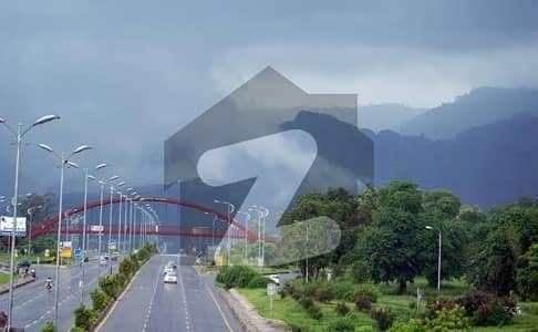 بی