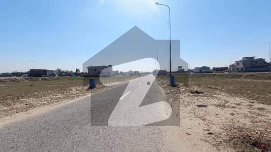 KANAL PLOT 924 FACING PARK POSSESSION IN DHA PHASE 8 FOR SALE